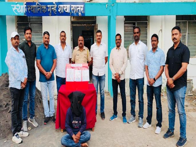 On robbery by day and burglary by night Assets worth two and a half lakhs seized | दिवसा उसतोडीवर अन् रात्री घरफोडीवर; सव्वा दोन लाखांचा मुद्देमाल जप्त On robbery by day and burglary by night Assets worth two and a half lakhs seized | दिवसा उसतोडीवर अन् रात्री घरफोडीवर; सव्वा दोन लाखांचा मुद्देमाल जप्त