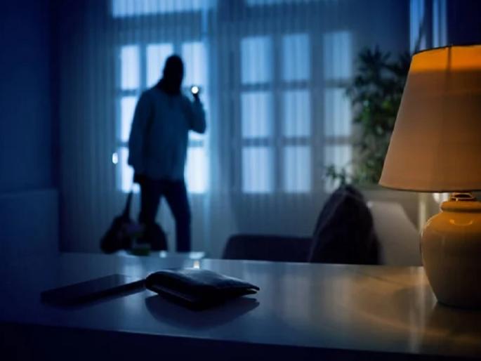 3 lakh 25 thousand items were stolen in three separate incidents in Pune city | पुणे शहरात तीन वेगवेगळ्या घटनांमध्ये ३ लाख २५ हजारांचा मुद्देमाल चोरीला 3 lakh 25 thousand items were stolen in three separate incidents in Pune city | पुणे शहरात तीन वेगवेगळ्या घटनांमध्ये ३ लाख २५ हजारांचा मुद्देमाल चोरीला