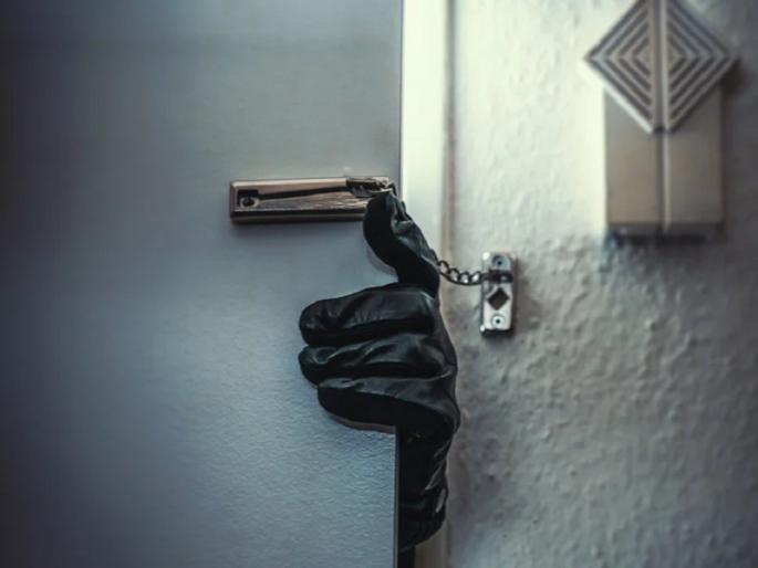 theft of Rs 2 lakh 85 thousand from the house of an army man pune crime news | Pune Crime: लष्करी जवानाच्या घरातून दोन लाख ८५ हजार रुपयांचा ऐवज लंपास theft of Rs 2 lakh 85 thousand from the house of an army man pune crime news | Pune Crime: लष्करी जवानाच्या घरातून दोन लाख ८५ हजार रुपयांचा ऐवज लंपास