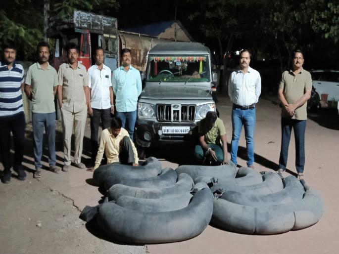 Transportation of artisan liquor in luxury cars Seized by the State Excise Department | आलिशान गाडीतून हातभट्टी दारूची वाहतूक; राज्य उत्पादन शुल्क विभागाने केली जप्त Transportation of artisan liquor in luxury cars Seized by the State Excise Department | आलिशान गाडीतून हातभट्टी दारूची वाहतूक; राज्य उत्पादन शुल्क विभागाने केली जप्त