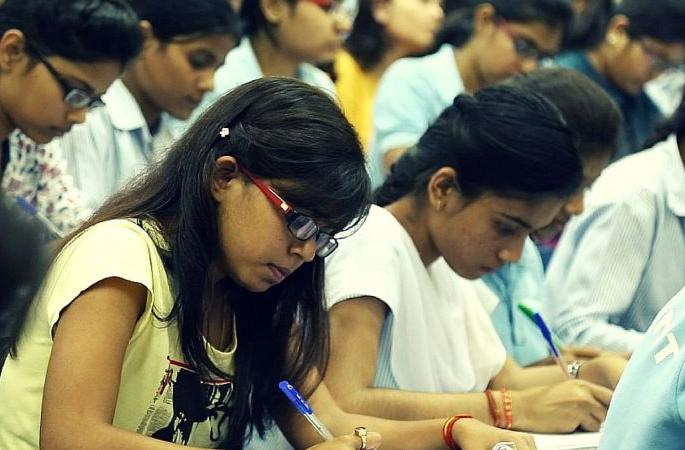 The ‘tension’ of ‘admission’ to eleventh grade students; Process stopped due to Maratha reservation | अकरावीच्या विद्यार्थ्यांना ‘अॅडमिशन’चे ‘टेन्शन’; मराठा आरक्षणामुळे थांबली प्रक्रिया The ‘tension’ of ‘admission’ to eleventh grade students; Process stopped due to Maratha reservation | अकरावीच्या विद्यार्थ्यांना ‘अॅडमिशन’चे ‘टेन्शन’; मराठा आरक्षणामुळे थांबली प्रक्रिया