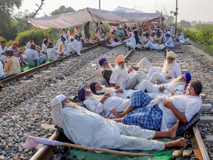 Violent protests by farmers against agricultural laws | कृषी कायद्यांविरोधात शेतकऱ्यांची उग्र निदर्शने Violent protests by farmers against agricultural laws | कृषी कायद्यांविरोधात शेतकऱ्यांची उग्र निदर्शने