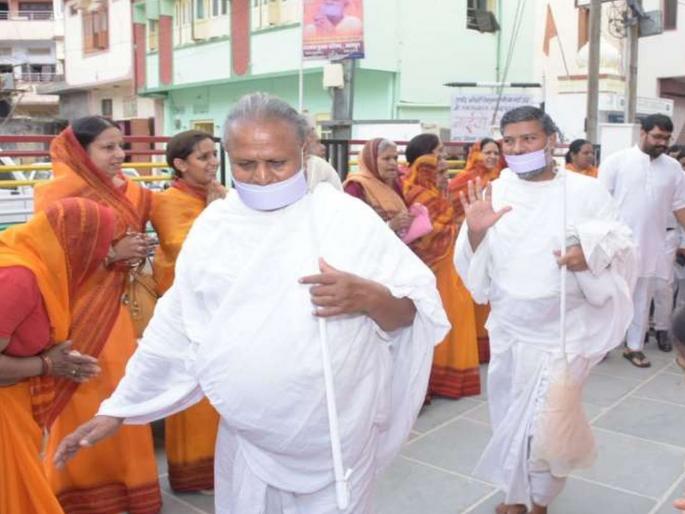 Permission to travel to the sadhus of the Jain community | जैन समाजाच्या साधू-साध्वींना प्रवास करण्याची परवानगी Permission to travel to the sadhus of the Jain community | जैन समाजाच्या साधू-साध्वींना प्रवास करण्याची परवानगी