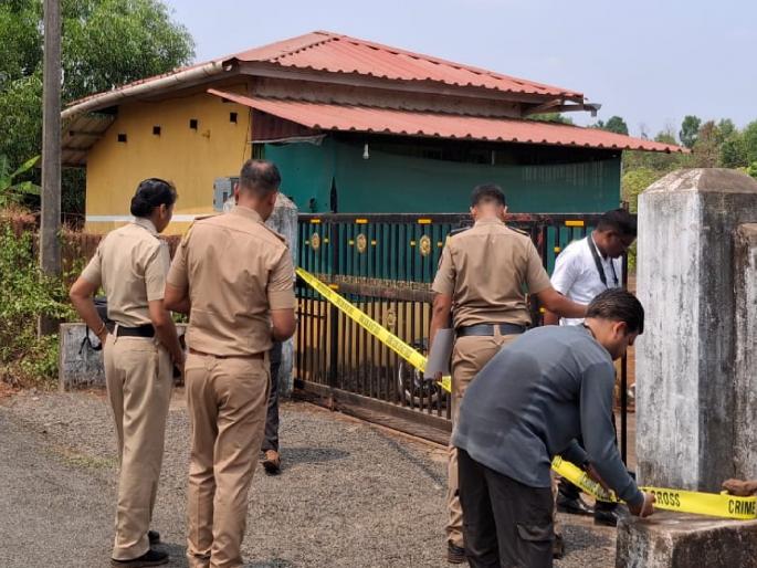 Thief attacks elderly man in broad daylight steals gold chain in Vaibhavwadi | Sindhudurg: भरदिवसा घरात घुसून वृद्धावर हल्ला करत चोरट्याने सोनसाखळी लंपास केली, नागरिकांमध्ये भितीचे वातावरण Thief attacks elderly man in broad daylight steals gold chain in Vaibhavwadi | Sindhudurg: भरदिवसा घरात घुसून वृद्धावर हल्ला करत चोरट्याने सोनसाखळी लंपास केली, नागरिकांमध्ये भितीचे वातावरण