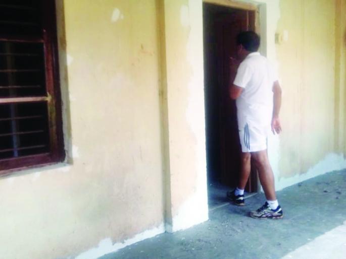 Ratnagiri: District Collector inspected Kali Thiba Rajwada | रत्नागिरी : जिल्हाधिकाऱ्यांनी केली थिबा राजवाड्याची पाहणी Ratnagiri: District Collector inspected Kali Thiba Rajwada | रत्नागिरी : जिल्हाधिकाऱ्यांनी केली थिबा राजवाड्याची पाहणी