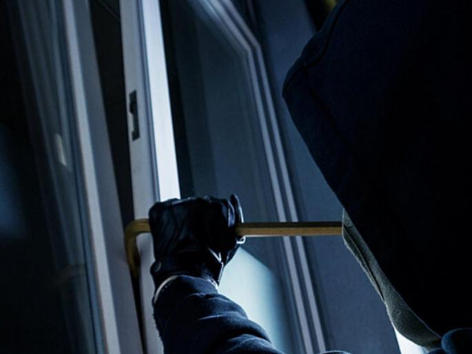 As many as 173 burglary gangs jailed in Pune district 1 crore seized | पुणे जिल्ह्यात तब्बल १७३ घरफोड्या करणारी टोळी जेरबंद; १ कोटींचा मुद्देमाल जप्त As many as 173 burglary gangs jailed in Pune district 1 crore seized | पुणे जिल्ह्यात तब्बल १७३ घरफोड्या करणारी टोळी जेरबंद; १ कोटींचा मुद्देमाल जप्त