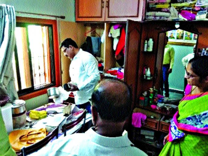 Striking of thieves in the castle! Challenges to Police: In the taluka, dozens of homes were damaged | वाड्यात चोरट्यांचा धुमाकूळ सुरूच! पोलिसांपुढे आव्हान :तालुक्यात डझनभर घरे फोडली Striking of thieves in the castle! Challenges to Police: In the taluka, dozens of homes were damaged | वाड्यात चोरट्यांचा धुमाकूळ सुरूच! पोलिसांपुढे आव्हान :तालुक्यात डझनभर घरे फोडली