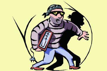 The hard work done to steal the school bus battery disappeared | एवढंच बाकी राहिले; आता स्कुल बसच्या बॅटऱ्या चोरणेही नाही सोडले The hard work done to steal the school bus battery disappeared | एवढंच बाकी राहिले; आता स्कुल बसच्या बॅटऱ्या चोरणेही नाही सोडले