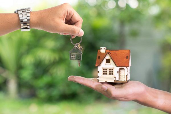 Nagpurkars, take home, pay 1 percent metro surcharge | नागपूरकरांनो, घर घेताय, १ टक्का मेट्रो अधिभार भरा Nagpurkars, take home, pay 1 percent metro surcharge | नागपूरकरांनो, घर घेताय, १ टक्का मेट्रो अधिभार भरा