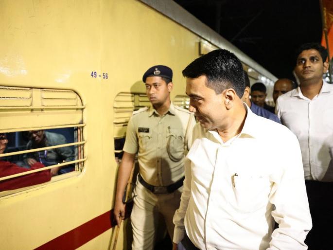 1 thousand 470 devotees left to ayodhya aastha train from thivim in presence of cm pramod sawant | श्रीरामाच्या दर्शनाला १ हजार ४७० भाविक; मुख्यमंत्र्यांच्या उपस्थितीत थिवीतून 'आस्था ट्रेन' 1 thousand 470 devotees left to ayodhya aastha train from thivim in presence of cm pramod sawant | श्रीरामाच्या दर्शनाला १ हजार ४७० भाविक; मुख्यमंत्र्यांच्या उपस्थितीत थिवीतून 'आस्था ट्रेन'