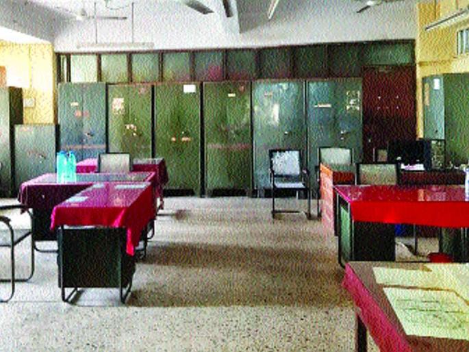 Revenue Employees 'Bappa Paula' | महसूल कर्मचाऱ्यांना ‘बाप्पा पावला’ Revenue Employees 'Bappa Paula' | महसूल कर्मचाऱ्यांना ‘बाप्पा पावला’