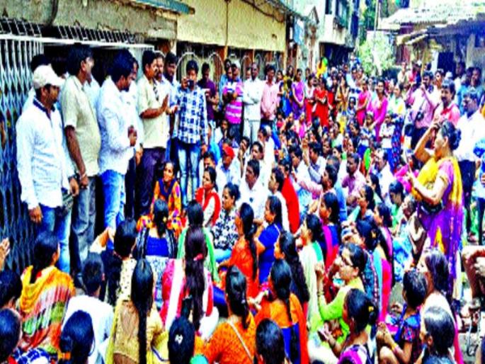 Parents' Stance Movement in front of St. Mary's School | सेंट मेरी शाळेसमोर पालकांचे ठिय्या आंदोलन Parents' Stance Movement in front of St. Mary's School | सेंट मेरी शाळेसमोर पालकांचे ठिय्या आंदोलन