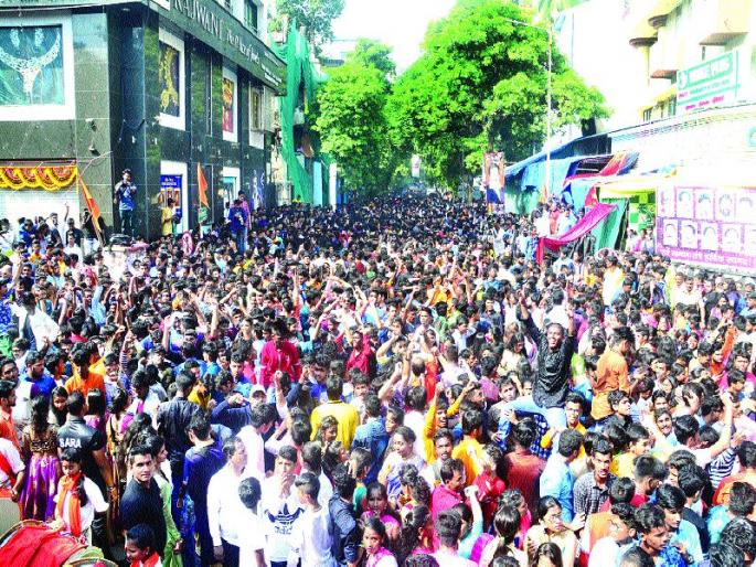  Soothing youthful enthusiasm | सळसळत्या तरुणाईचा उत्साही जल्लोष  