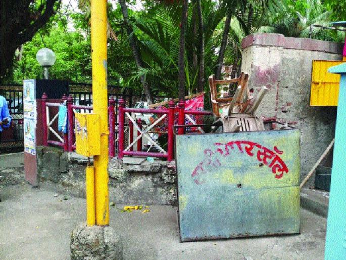 Do not forget about the circular on the stall of the newspaper sales, the Naupada Ward Committee fell in the circular | वृत्तपत्रविक्रेतीच्या स्टॉलवर कारवाई, नौपाडा प्रभाग समितीला पडला परिपत्रकाचा विसर Do not forget about the circular on the stall of the newspaper sales, the Naupada Ward Committee fell in the circular | वृत्तपत्रविक्रेतीच्या स्टॉलवर कारवाई, नौपाडा प्रभाग समितीला पडला परिपत्रकाचा विसर