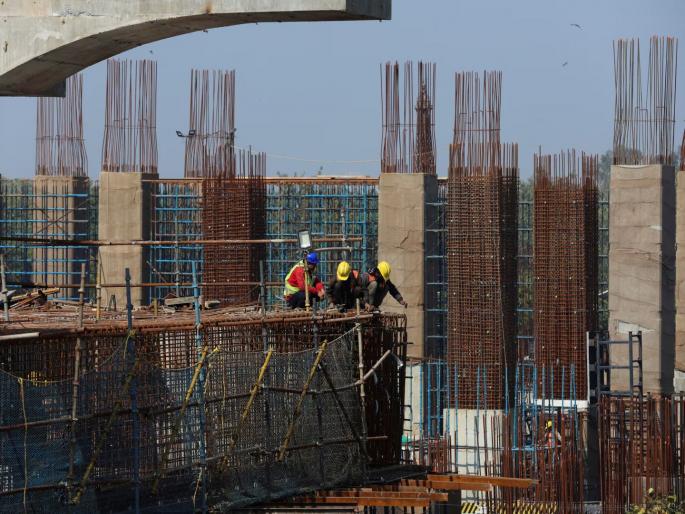 Municipal Corporation issues notices to 39 builders in Thane for violating air pollution control rules | ठाण्यातील ३९ बिल्डरांना महापालिकेच्या नोटिसा, हवा प्रदूषण नियंत्रण नियमांचे उल्लंघन  Municipal Corporation issues notices to 39 builders in Thane for violating air pollution control rules | ठाण्यातील ३९ बिल्डरांना महापालिकेच्या नोटिसा, हवा प्रदूषण नियंत्रण नियमांचे उल्लंघन