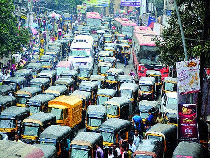 Traffic congestion, robbery, haul and disappointment | वाहतूककोंडी, लूटमार, हाल अन् मनस्ताप Traffic congestion, robbery, haul and disappointment | वाहतूककोंडी, लूटमार, हाल अन् मनस्ताप