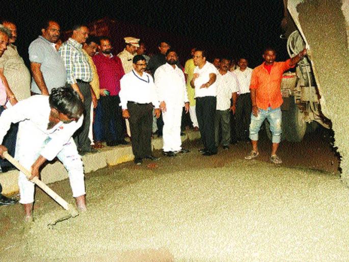 In the Thane, playground games, guardians, and inspectors by the Commissioner | ठाण्यात रात्रीस चाले खड्डे बुजवण्याचा खेळ, पालकमंत्र्यांसह आयुक्तांकडून पाहणी