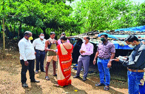 Opposition to Anganwadi workers surveying 'My Family, My Responsibility' | ‘माझे कुटुंब, माझी जबाबदारी’चे सर्वेक्षण करणाऱ्या अंगणवाडी कर्मचाऱ्यांना विरोध Opposition to Anganwadi workers surveying 'My Family, My Responsibility' | ‘माझे कुटुंब, माझी जबाबदारी’चे सर्वेक्षण करणाऱ्या अंगणवाडी कर्मचाऱ्यांना विरोध