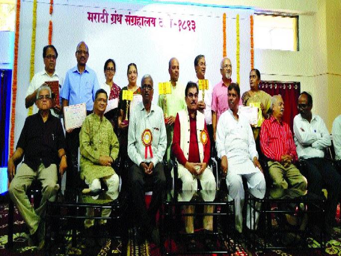 Do not stress on the government for the libraries, Vijay Bedekar's veiled opinion | ग्रंथालयांसाठी सरकारवर ताण नको, विजय बेडेकर यांचे परखड मत Do not stress on the government for the libraries, Vijay Bedekar's veiled opinion | ग्रंथालयांसाठी सरकारवर ताण नको, विजय बेडेकर यांचे परखड मत