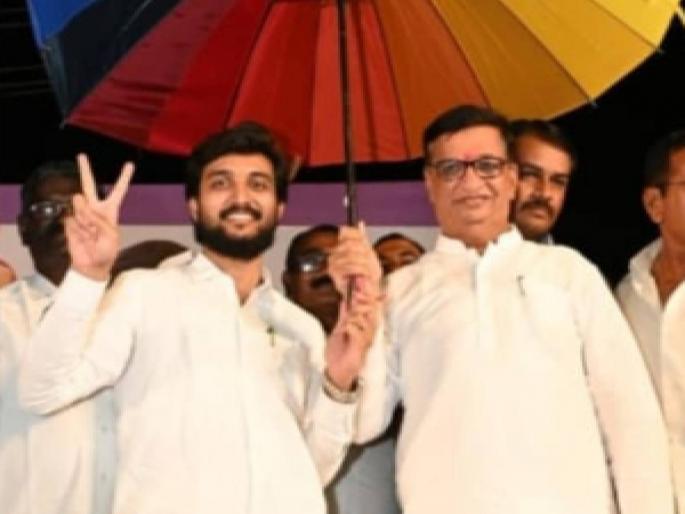 Congress Balasaheb Thorat and BJP Vivek Kolhe panel lead in Ganesh factory elections | गणेश कारखाना निवडणुकीत काँग्रेसचे थोरात अन् भाजपाचे कोल्हे यांच्या पॅनलचा विजय Congress Balasaheb Thorat and BJP Vivek Kolhe panel lead in Ganesh factory elections | गणेश कारखाना निवडणुकीत काँग्रेसचे थोरात अन् भाजपाचे कोल्हे यांच्या पॅनलचा विजय