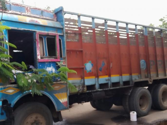 Thrill! Superfast truck blew up Bhigwan, Rashin railway gate; But Indapur police caught the stolen diesel | थरार! भरधाव ट्रकने भिगवण, राशिन रेल्वेगेट उडवलं; पण इंदापूर पोलिसांनी चोरीचं डिझेल पकडलंच Thrill! Superfast truck blew up Bhigwan, Rashin railway gate; But Indapur police caught the stolen diesel | थरार! भरधाव ट्रकने भिगवण, राशिन रेल्वेगेट उडवलं; पण इंदापूर पोलिसांनी चोरीचं डिझेल पकडलंच