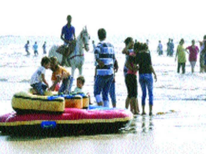 Tourist places in Murud taluka Gajabjali, estimated to be two lakh tourists | मुरुड तालुक्यातील पर्यटनस्थळे गजबजली, दोन लाख पर्यटक दाखल झाल्याचा अंदाज Tourist places in Murud taluka Gajabjali, estimated to be two lakh tourists | मुरुड तालुक्यातील पर्यटनस्थळे गजबजली, दोन लाख पर्यटक दाखल झाल्याचा अंदाज