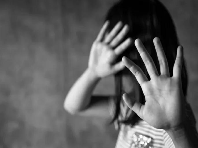 "You talk to me or I will throw acid on your face", youth threatens minor student, dombivali | "तू माझ्याशी बोल, अन्यथा तोंडावर अॅसिड  फेकेन", अल्पवयीन विद्यार्थिनीला तरुणाची धमकी "You talk to me or I will throw acid on your face", youth threatens minor student, dombivali | "तू माझ्याशी बोल, अन्यथा तोंडावर अॅसिड  फेकेन", अल्पवयीन विद्यार्थिनीला तरुणाची धमकी