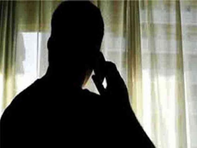 Threatened to make the photo viral if the student is not removed from the hostel | विद्यार्थिनीला हॉस्टेलमधून काढून टाकले नाही तर फोटो व्हायरल करण्याची धमकी Threatened to make the photo viral if the student is not removed from the hostel | विद्यार्थिनीला हॉस्टेलमधून काढून टाकले नाही तर फोटो व्हायरल करण्याची धमकी