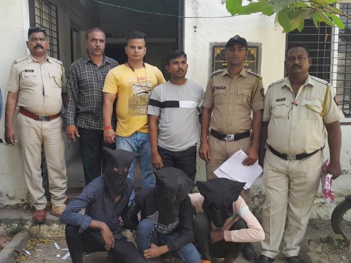 While breaking the shop, the police came and the game failed! | दुकान फोडत असताना पाेलिस आले अन् गेमच फसला! तिघा चोरट्यांना पकडले While breaking the shop, the police came and the game failed! | दुकान फोडत असताना पाेलिस आले अन् गेमच फसला! तिघा चोरट्यांना पकडले