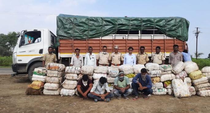 3.5 crore cannabis seizure case: 5 days police custody | साडेतीन कोटी रुपयाचा गांजा जप्त प्रकरणातील आराेपिंना ५ दिवसाची पाेलीस काेठडी 3.5 crore cannabis seizure case: 5 days police custody | साडेतीन कोटी रुपयाचा गांजा जप्त प्रकरणातील आराेपिंना ५ दिवसाची पाेलीस काेठडी