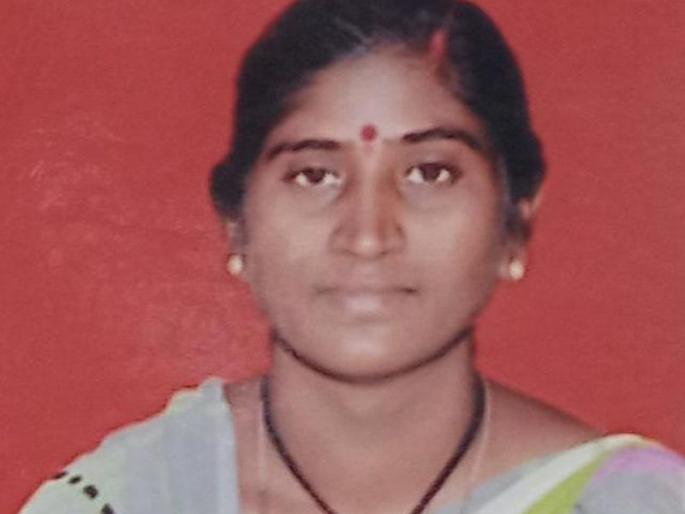 Woman dies after getting stuck in thresher | थ्रेशरमध्ये अडकल्याने महिलेचा मृत्यू Woman dies after getting stuck in thresher | थ्रेशरमध्ये अडकल्याने महिलेचा मृत्यू