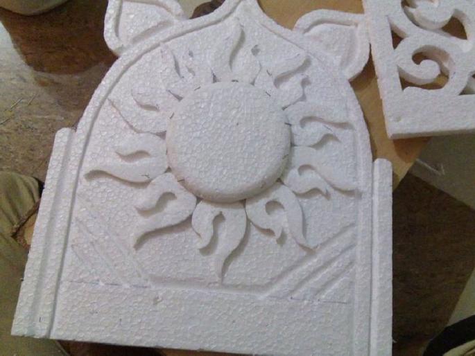 The ban on thermocol, the unemployed Kurhad from hundreds of artists from Kolhapur district | थर्माकोलवर बंदी कायम, कोल्हापूर जिल्ह्यातील शंभरहून कलाकारांवर बेरोजगाराची कुऱ्हाड The ban on thermocol, the unemployed Kurhad from hundreds of artists from Kolhapur district | थर्माकोलवर बंदी कायम, कोल्हापूर जिल्ह्यातील शंभरहून कलाकारांवर बेरोजगाराची कुऱ्हाड