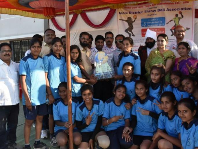 State level throwball competition: Girls win Nashik, and boys win Aurangabad team | राज्यस्तरीय थ्रोबॉल स्पर्धा : मुलींमध्ये नाशिक, तर मुलांमध्ये औरंगाबाद संघाला विजेतेपद
