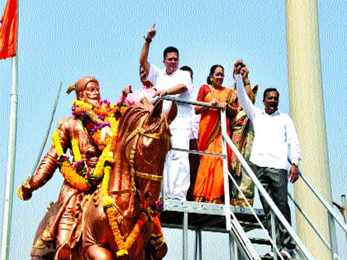 Shiv lovers announce 'Jal Bhavani, Jai Shivaji' in Jalosh, Thane | शिवप्रेमींमध्ये जल्लोष, ठाण्यातही ‘जय भवानी, जय शिवाजी’चा घोष Shiv lovers announce 'Jal Bhavani, Jai Shivaji' in Jalosh, Thane | शिवप्रेमींमध्ये जल्लोष, ठाण्यातही ‘जय भवानी, जय शिवाजी’चा घोष