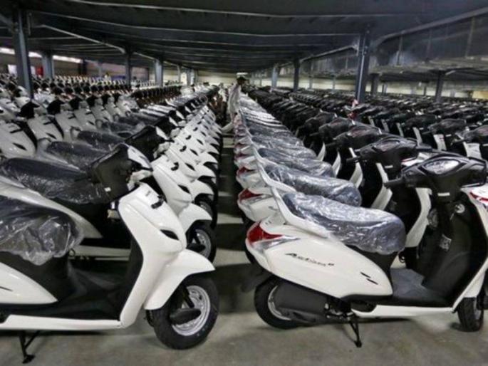 Vehicle industry demands GST deduction and tax refund after Kovid-19 lockdown | कोविड-१९ लॉकडाऊननंतर जीएसटी कपात व कर परताव्याची वाहन उद्योगांची मागणी Vehicle industry demands GST deduction and tax refund after Kovid-19 lockdown | कोविड-१९ लॉकडाऊननंतर जीएसटी कपात व कर परताव्याची वाहन उद्योगांची मागणी