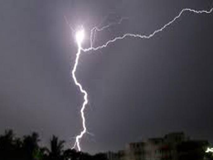Lightning strike to Jarandi; Shake four villages | जरंडीला विजेचा स्फोट; चार गावांना हादरा Lightning strike to Jarandi; Shake four villages | जरंडीला विजेचा स्फोट; चार गावांना हादरा