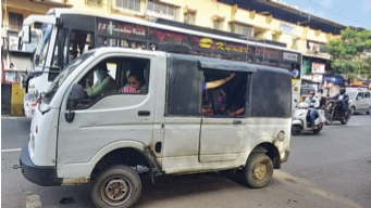 On the rules of passenger transport | प्रवासी वाहतुकीचे नियम धाब्यावर