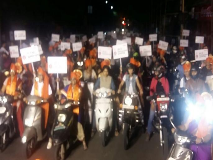 Lokmat 'Ti' of Ganpati: Shrimp of Manashakti in Midnight Rally | VIDEO - लोकमत 'ती' चा गणपती : मिड नाइट रॅलीत स्त्रीशक्तीचा जयघोष Lokmat 'Ti' of Ganpati: Shrimp of Manashakti in Midnight Rally | VIDEO - लोकमत 'ती' चा गणपती : मिड नाइट रॅलीत स्त्रीशक्तीचा जयघोष