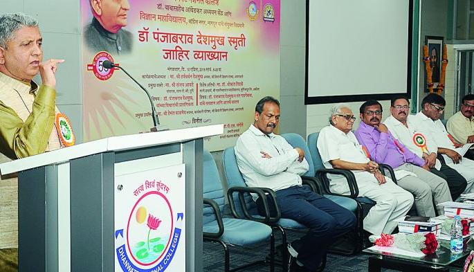 Attraction increase Yogi than Karmayogi | कर्मयोगीपेंक्षा योगींचे आकर्षण वाढतेय