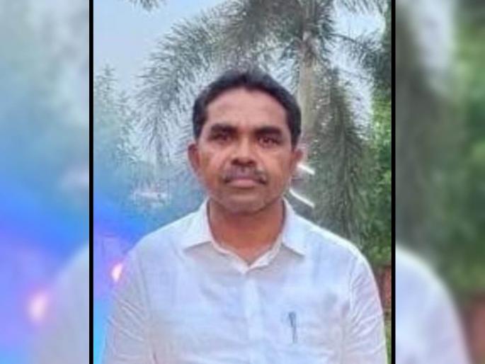 Unknown vehicle hits bike; Group Secretary returning from work dies on the spot | अज्ञात वाहनाची दुचाकीला धडक; काम आटाेपून परतणाऱ्या गटसचिवाचा जागीच मृत्यू Unknown vehicle hits bike; Group Secretary returning from work dies on the spot | अज्ञात वाहनाची दुचाकीला धडक; काम आटाेपून परतणाऱ्या गटसचिवाचा जागीच मृत्यू