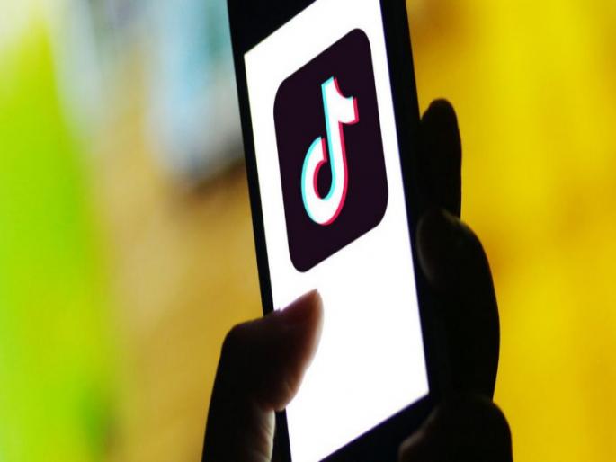 the tiktok video was created with weapon in the hand | पिंपरीत हत्यार हातात घेवून टिकटॉक व्हिडीओ तयार करणे पडले महागात the tiktok video was created with weapon in the hand | पिंपरीत हत्यार हातात घेवून टिकटॉक व्हिडीओ तयार करणे पडले महागात