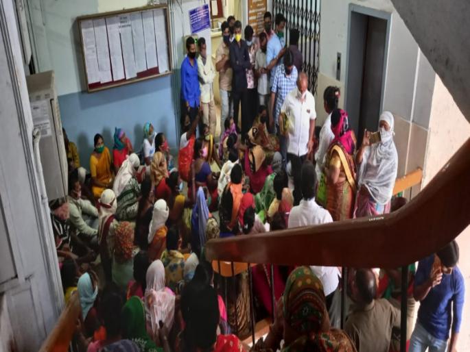 Sir, how do our children live? heartful question of contract workers | साहेब आमच्या लेकरा-बाळांनी जगायचे कसे? कंत्राटी कामगारांचा आर्त सवाल Sir, how do our children live? heartful question of contract workers | साहेब आमच्या लेकरा-बाळांनी जगायचे कसे? कंत्राटी कामगारांचा आर्त सवाल