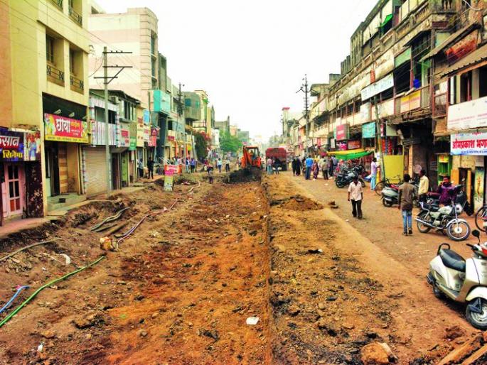 Bijay Chowk to Shivaji Park concretization in six months! | बियाणी चौक ते शिवाजी पार्क काँक्रिटीकरण सहा महिन्यांत! Bijay Chowk to Shivaji Park concretization in six months! | बियाणी चौक ते शिवाजी पार्क काँक्रिटीकरण सहा महिन्यांत!
