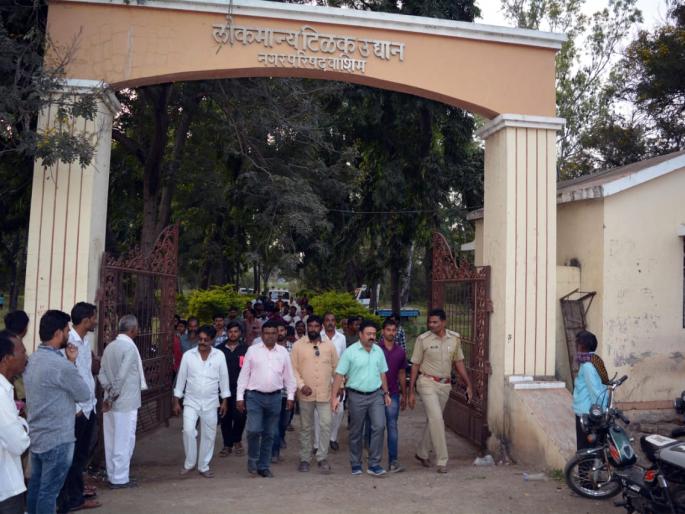 Arrangements for small businessmen in Tilak Garden in Washim | वाशिम येथील लघुव्यावसायिकांची टिळक गार्डनमध्ये व्यवस्था Arrangements for small businessmen in Tilak Garden in Washim | वाशिम येथील लघुव्यावसायिकांची टिळक गार्डनमध्ये व्यवस्था