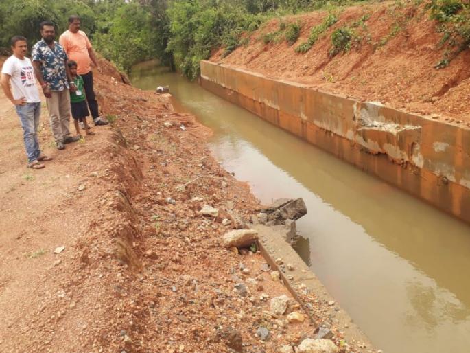 Poor construction of canal collapses in Wafoli Sindhudurg district | Sindhudurg: वाफोलीत कालव्याचे निकृष्ट बांधकाम कोसळले, लाखोंचा निधी पाण्यात  Poor construction of canal collapses in Wafoli Sindhudurg district | Sindhudurg: वाफोलीत कालव्याचे निकृष्ट बांधकाम कोसळले, लाखोंचा निधी पाण्यात