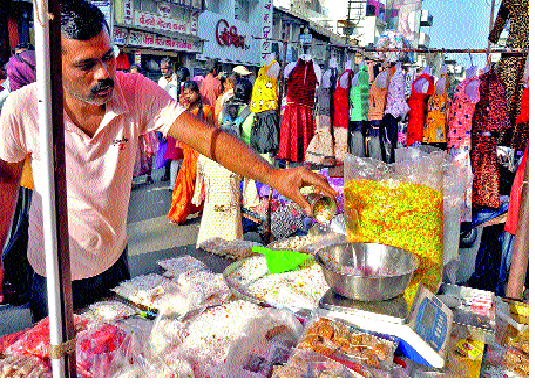  Roadside slang can be harmful | रस्त्याकडेचे तिळगूळ ठरू शकतात अपायकारक : अनोंदणीकृत उत्पादक अन् विक्रेत्यांचा सुळसुळाट