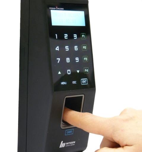 Student's 'biometric' attendance, status of Shivaji University jurisdiction | विद्यार्थ्यांची ‘बायोमेट्रिक’ हजेरी नाहीच, शिवाजी विद्यापीठ कार्यक्षेत्रातील स्थिती Student's 'biometric' attendance, status of Shivaji University jurisdiction | विद्यार्थ्यांची ‘बायोमेट्रिक’ हजेरी नाहीच, शिवाजी विद्यापीठ कार्यक्षेत्रातील स्थिती