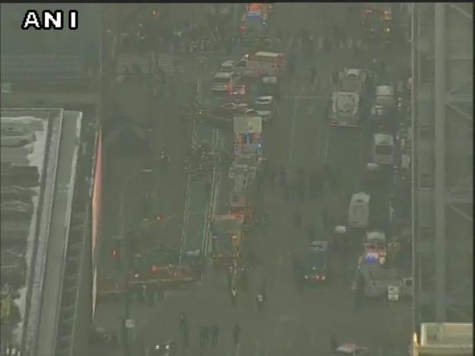 The possibility of a powerful explosion, terrorism in New York, USA | न्यूयॉर्कमध्ये टाइम्स स्क्वेअरजवळ शक्तीशाली स्फोट, दहशतवादी हल्ल्याची शक्यता