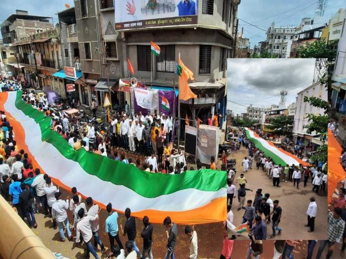 A 350-foot tricolor flag in Pandhari attracted attention; 8 thousand 500 students participated in the awareness rally | पंढरीत ३५० फुटांच्या तिरंगा ध्वजाने वेधले लक्ष; जनजागृती रॅलीत ८ हजार ५०० विद्यार्थ्यांचा सहभाग A 350-foot tricolor flag in Pandhari attracted attention; 8 thousand 500 students participated in the awareness rally | पंढरीत ३५० फुटांच्या तिरंगा ध्वजाने वेधले लक्ष; जनजागृती रॅलीत ८ हजार ५०० विद्यार्थ्यांचा सहभाग