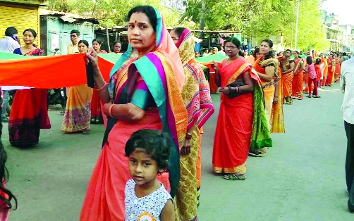 Women's rally with 115 meter long tricolor flag | ११५ मीटर लांबीच्या तिरंगा ध्वजासह महिलांची रॅली